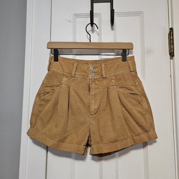 Anthropologie Pants - Pilcro Anthro Pleated Front 3" Shorts